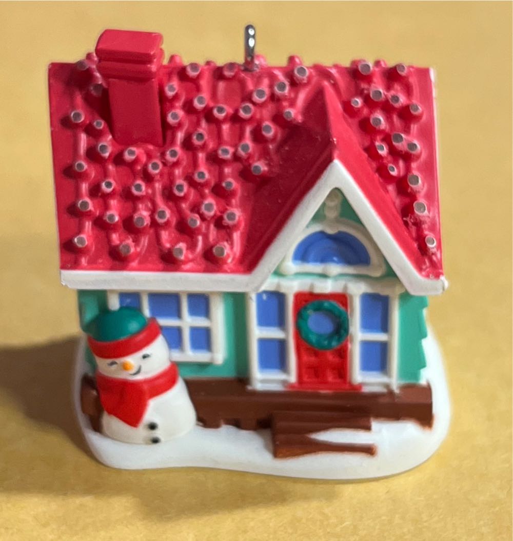 Miniature Magic Holiday House - Miniature (Home) ornament collectible [Barcode 763795345328] - Main Image 3