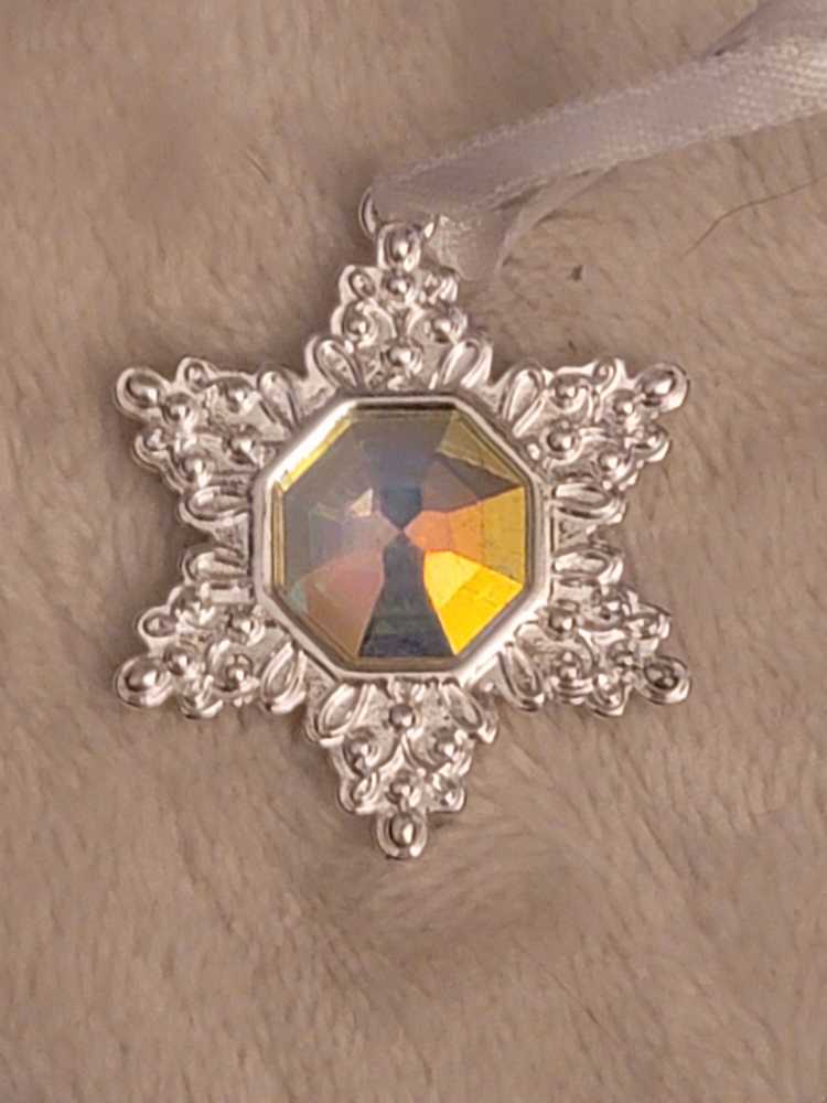Elegant Snowflake - Miniature (Miniatures) ornament collectible [Barcode 763795343874] - Main Image 3