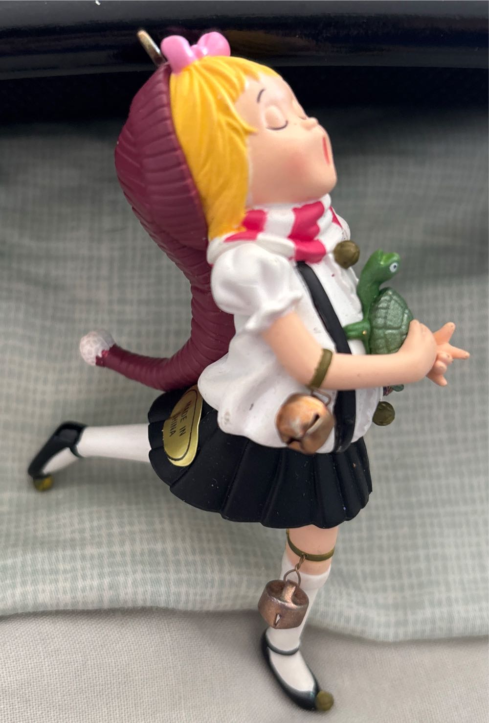 Eloise & SkipperDee Go Caroling - Books (Book Characters) ornament collectible [Barcode 661526171836] - Main Image 2