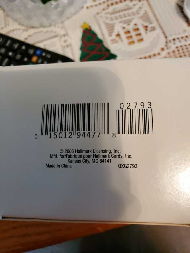 A Kitty For Christmas - Keepsake (Home) ornament collectible [Barcode 015012944778] - Main Image 4