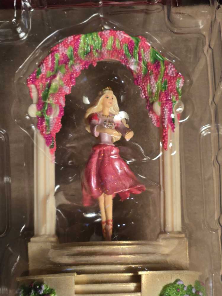 Barbie: Dancing Princess  2006 - The 12 Dancing Princesses - 12 Dancing Princesses (Barbie) ornament collectible [Barcode 015012956849] - Main Image 4