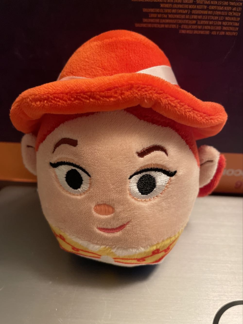 Aladdin - Jasmin In White Christmas Dress