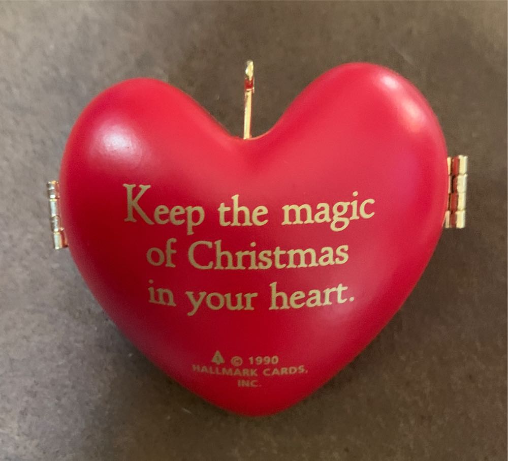 Heart Of Christmas #1 - Heart Of Christmas (Collector’s Series) ornament collectible [Barcode 070000027499] - Main Image 4