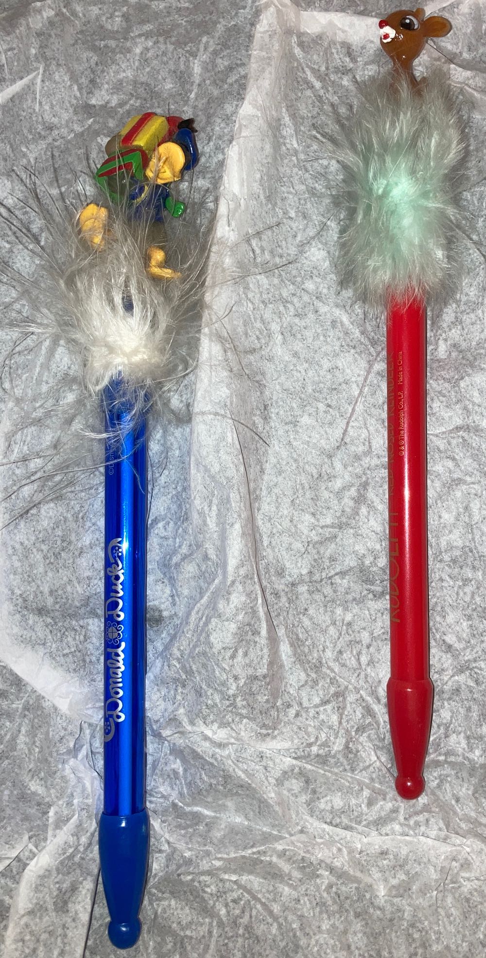 Donald & Rudilph Light-up Pens - Amy ornament collectible - Main Image 3