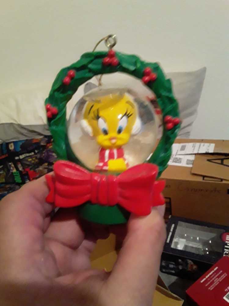 Tweety Bird Snowglobe  ornament collectible [Barcode 44732448] - Main Image 1