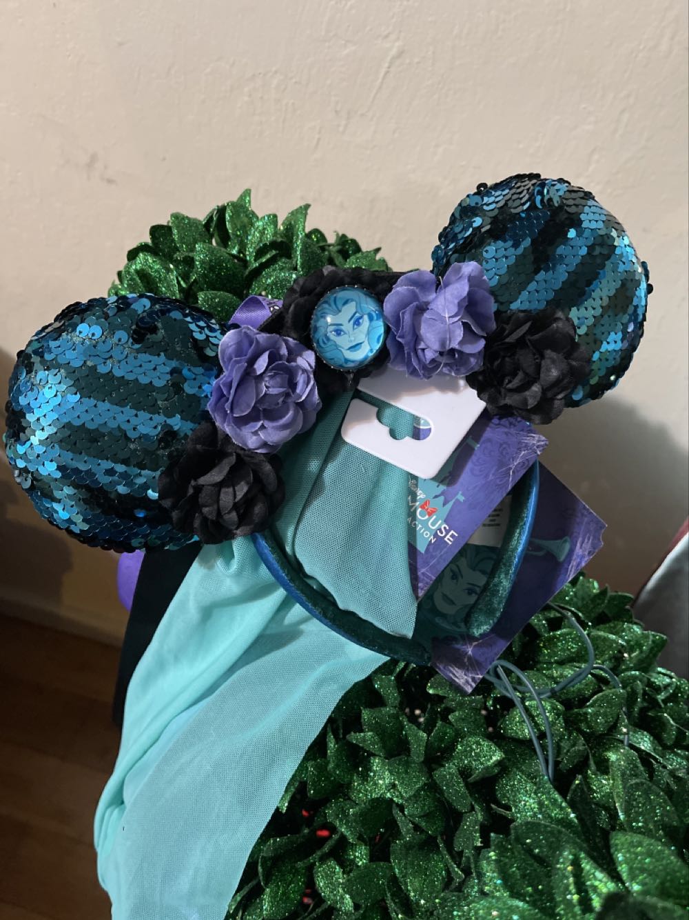 Disney Minnie The Main Attraction  ornament collectible [Barcode 428400913285] - Main Image 2