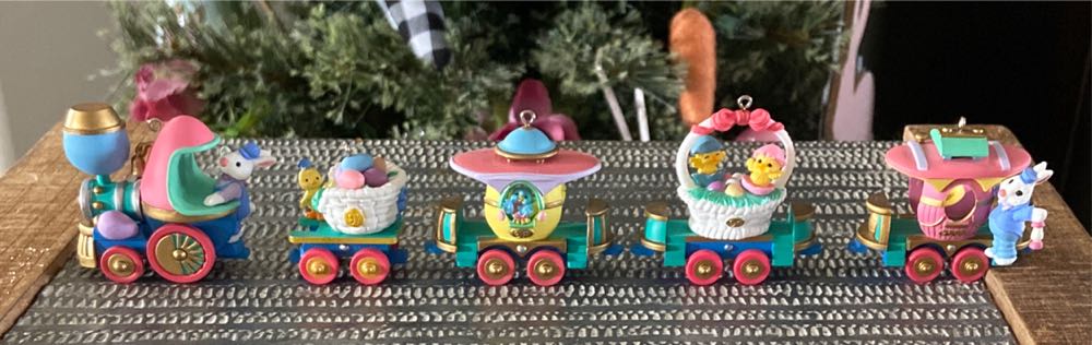 Hallmark Keepsake. Spring. Cottontail Express. 1998. Passenger Car. - 3rd Of 5 (Easter) ornament collectible [Barcode 015012454819] - Main Image 3