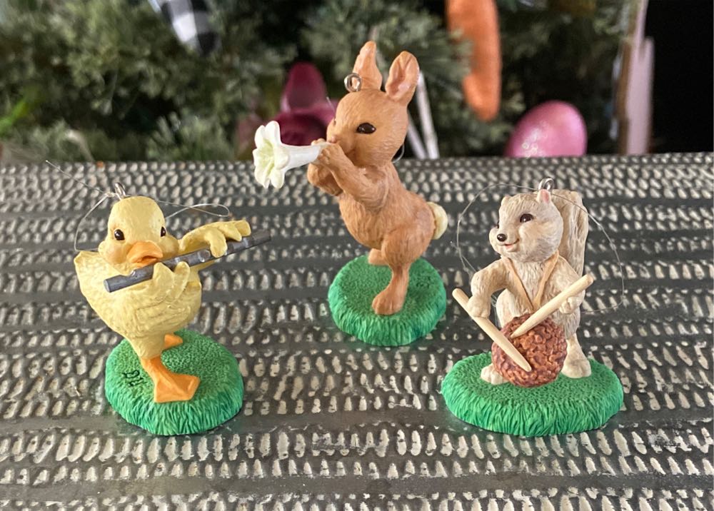 Hallmark Keepsake. Spring. 1996. Strike Up The Band. Set Of 3 Ornaments. Sculpted By Duane Unruh. - Keepsake Ornament (Set Of 3: Strike Up The Band) ornament collectible [Barcode 015012317275] - Main Image 3
