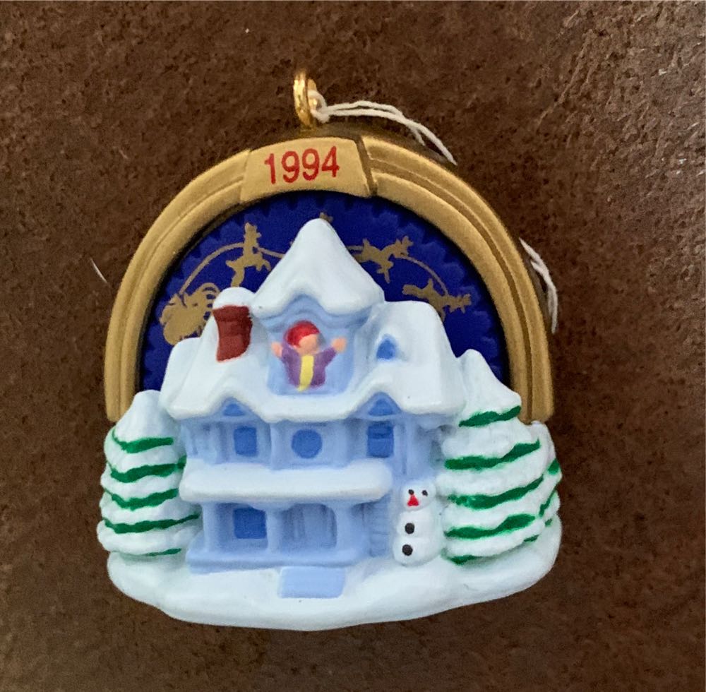 A Merry Flight /Features Movement/1994 QXM407-3 - Keepsake Miniature, Features Movement (’Twas The Night Before Christmas) ornament collectible [Barcode 015012107821] - Main Image 3