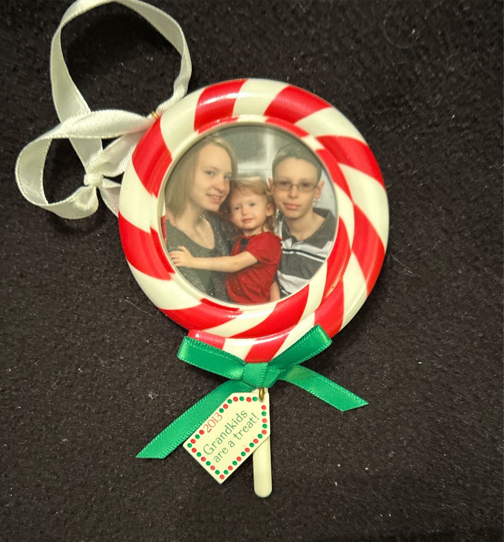 Grandkids Are A Treat  (Picture Ornament) ornament collectible [Barcode 795902331665] - Main Image 3