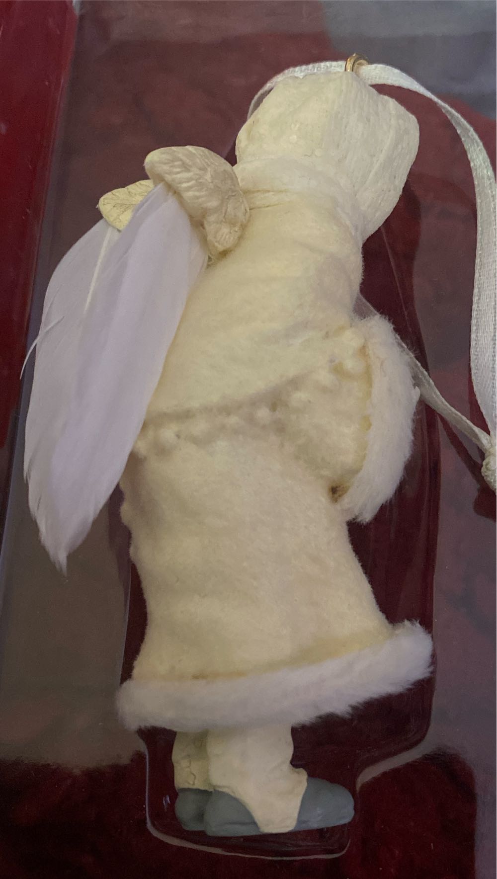 Gentle Angel - Angel (Memories of Christmas) ornament collectible [Barcode 015012706147] - Main Image 3