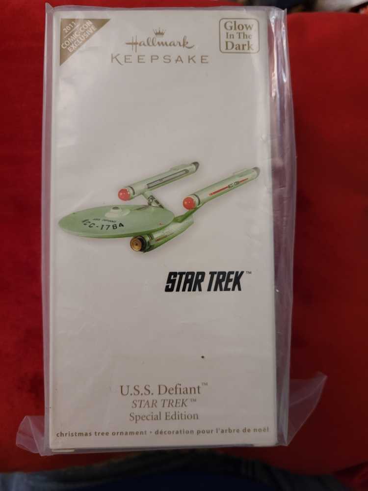 U.S.S Defiant Special Edition  - Glow In The Dark (Special Edition) ornament collectible - Main Image 1