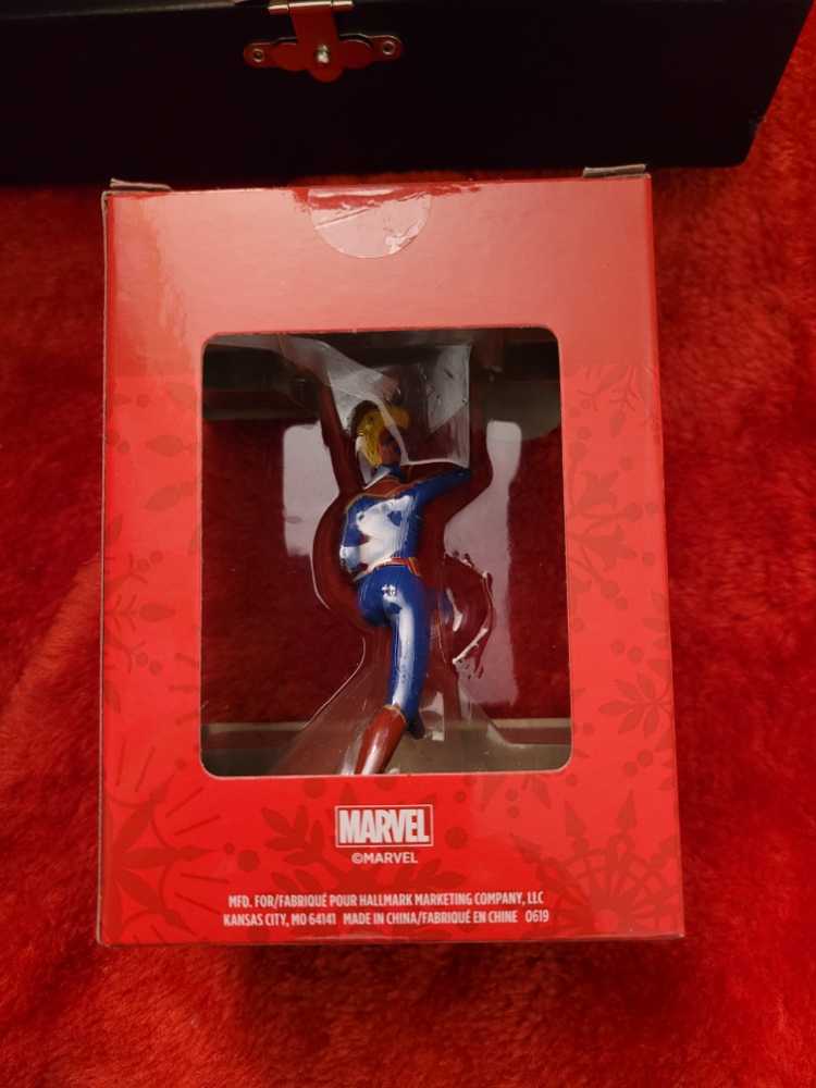 Captain Marvel - Marvel Super Heroes (Captian Marvel) ornament collectible [Barcode 763795570164] - Main Image 2