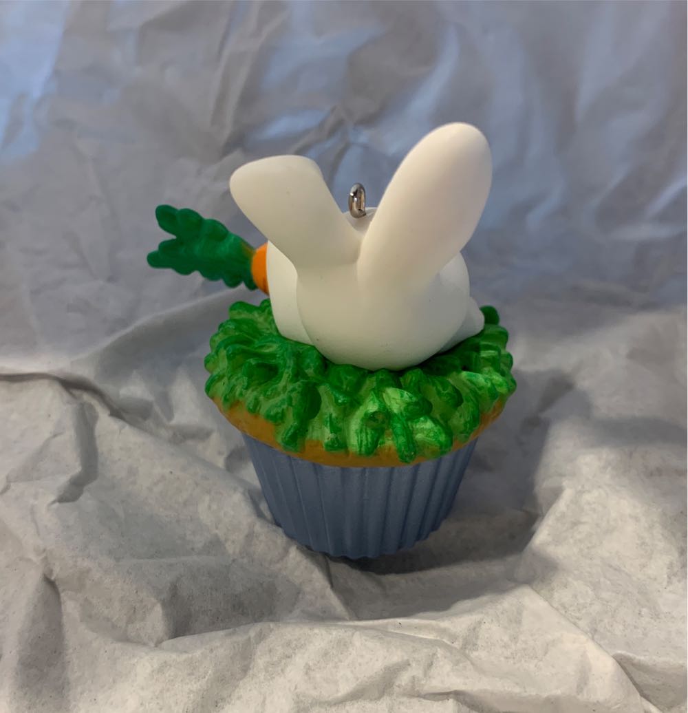 Keepsake Cupcakes #9 Some Bunny to Love - Keepsake Cupcakes (Cupcake, Bunny) ornament collectible [Barcode 763795982646] - Main Image 4