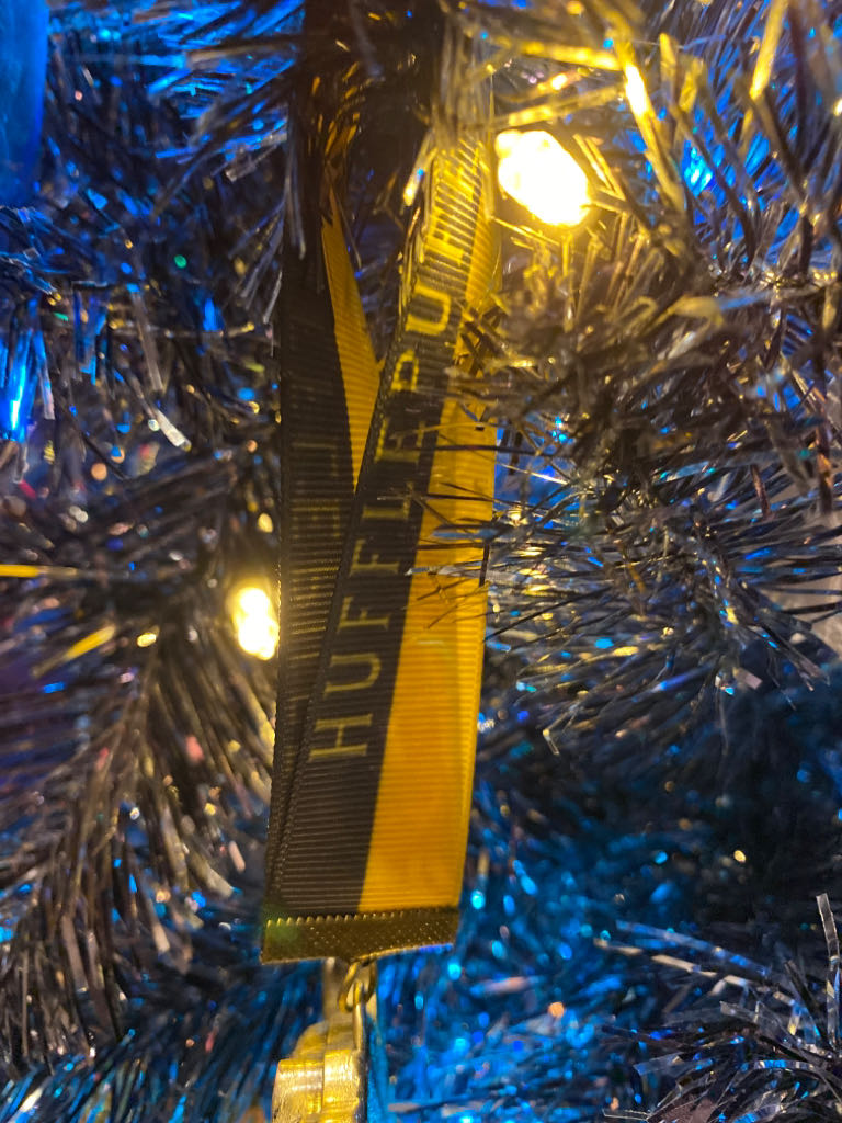 Hufflepuff Logo  (Harry Potter) ornament collectible - Main Image 2