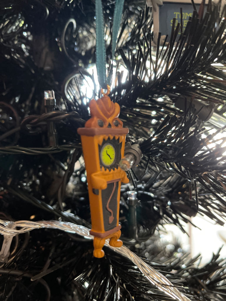 Haunted Mansion Hitchhiking Ghost Earthat