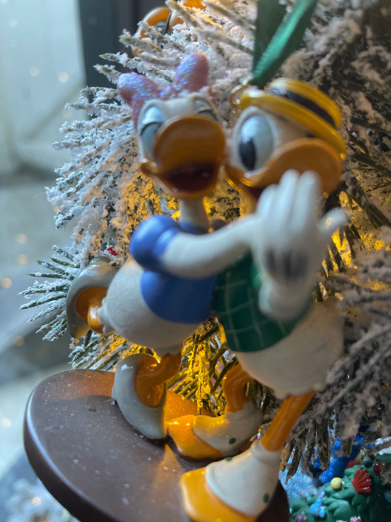 Daisy Donald Dance  (Disney Mickey And Friends) ornament collectible - Main Image 1