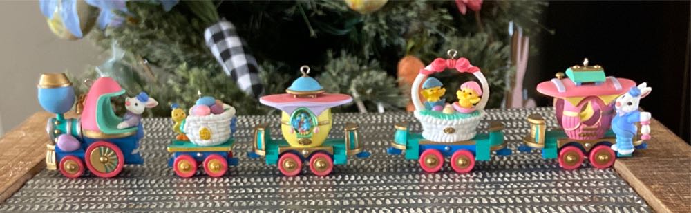 Hallmark Keepsake. Spring. Cottontail Express. 2000. Caboose. Sculpted By Ken Crow. - 5th & Final (Easter) ornament collectible [Barcode 015012554656] - Main Image 3