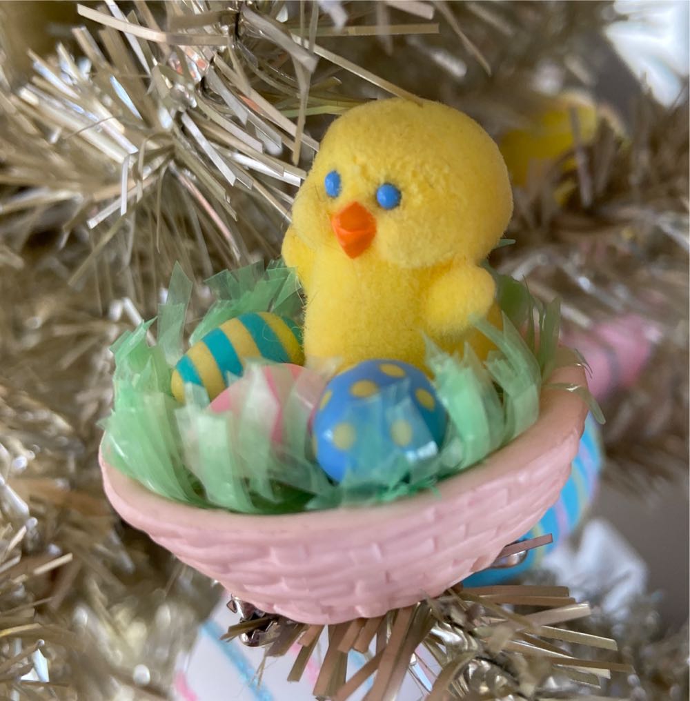 Hallmark Keepsake. Spring. 1993. Lil Peeper. Clip-on. - Keepsake Ornament (Li’l Peeper) ornament collectible [Barcode 015012039825] - Main Image 3