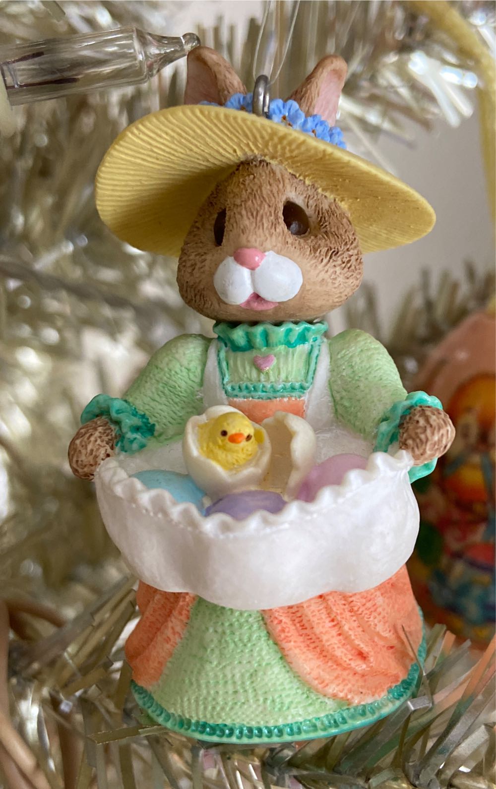 Hallmark Keepsake. Spring. Tender Touches. 1996. Eggstra Special Surprise. Sculpted By Ed Seale. - Tender Touches (Eggstra Special Surprise) ornament collectible - Main Image 3