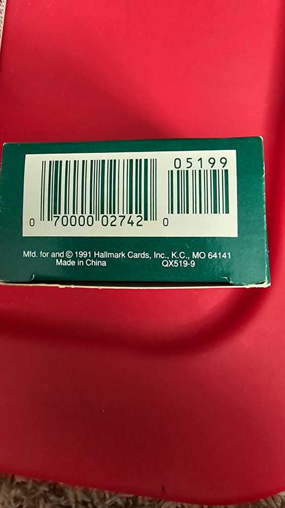 Cuddly Lamb  ornament collectible [Barcode 070000027420] - Main Image 3