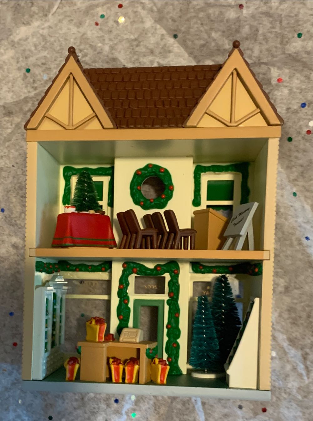 Nostalgic Houses & Shops #19: Clara’s Hallmark Store (2002) - Nostalgic Houses & Shops (Nostalgic Houses & Shops) ornament collectible [Barcode 015012723519] - Main Image 4