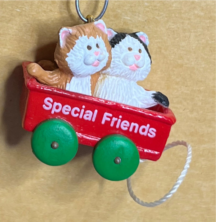 Special Friends  ornament collectible [Barcode 070000027673] - Main Image 3