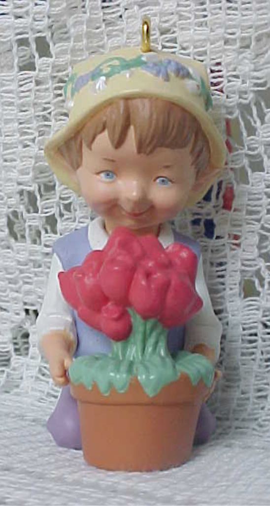 Garden Elves Collection Tulip Time (Spring) - Garden Elves Collection (Tulip Time) ornament collectible [Barcode 015012138726] - Main Image 2