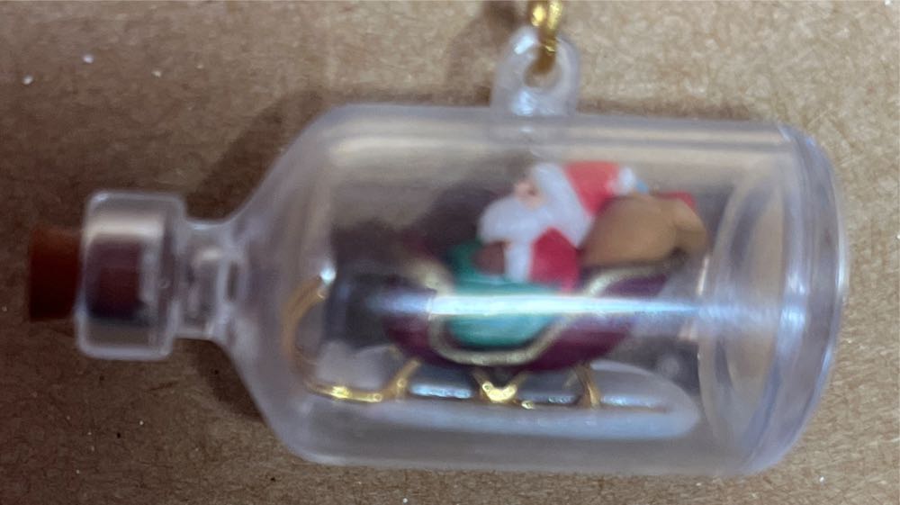 Inside Story - Miniature (Santa) ornament collectible [Barcode 070000065026] - Main Image 3