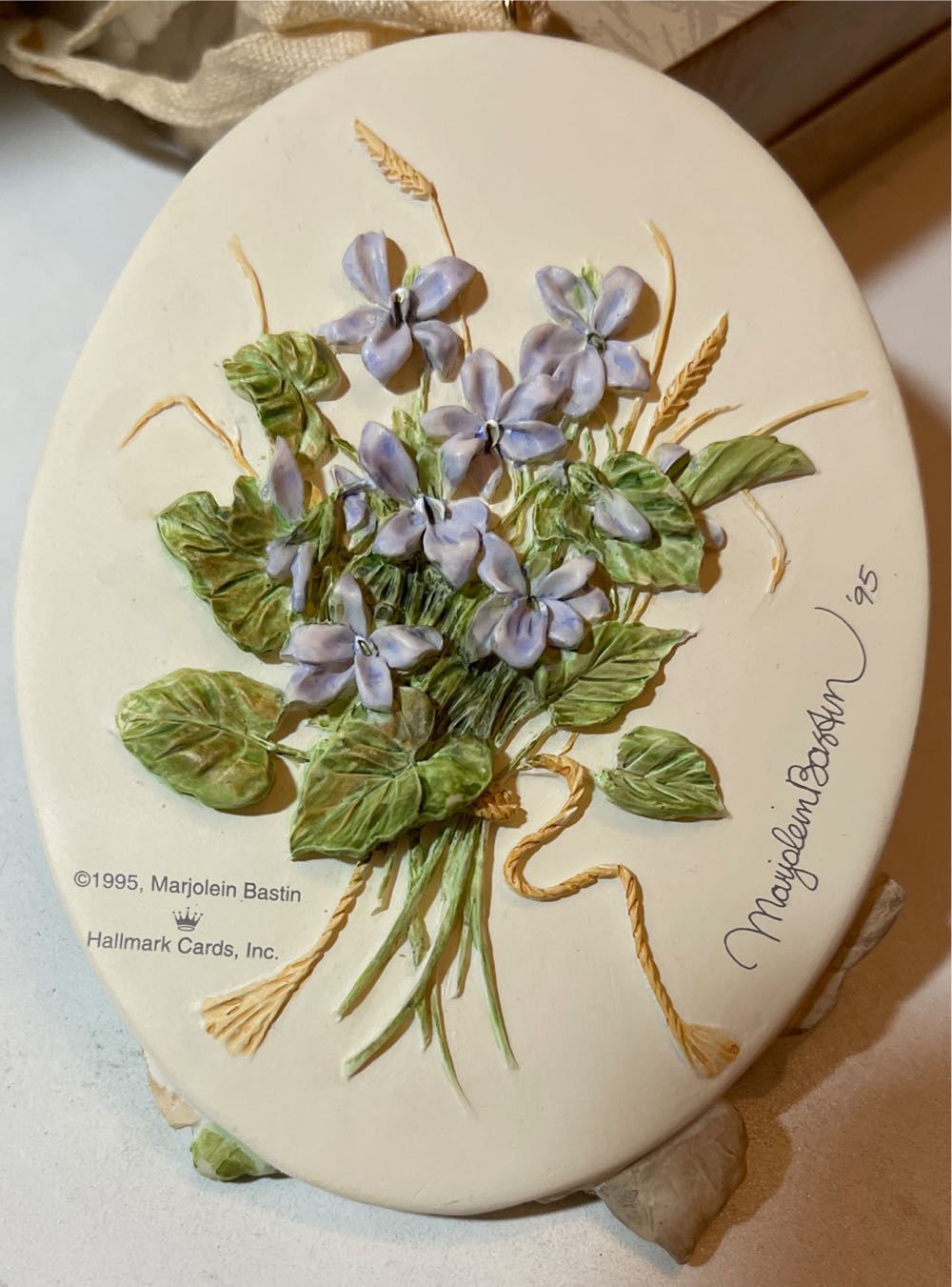 Violets and Butterflies - Nature’s Sketchbook (Marjolein Bastin) ornament collectible [Barcode 015012284300] - Main Image 3