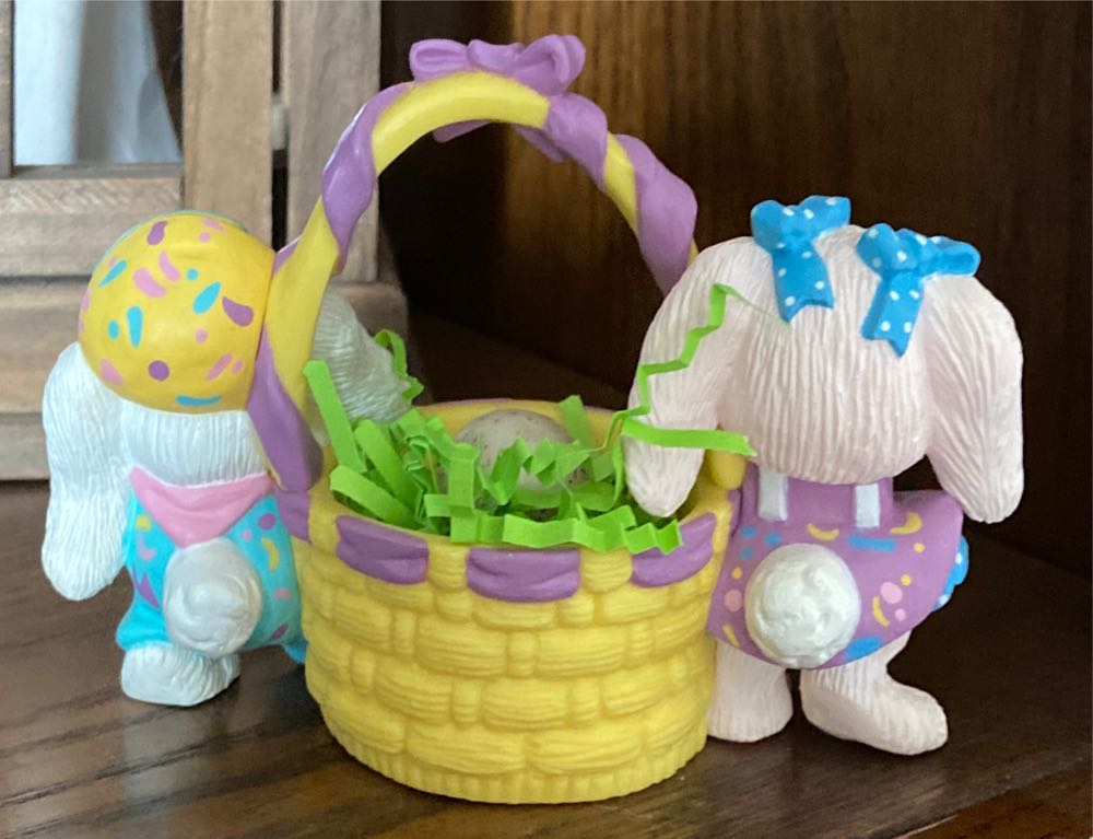 Easter Collection Crayola Crayon Bunny Easter Eggspress - Crayola Crayon (Crayola Bunny & Candy Cottontail Figurine) ornament collectible [Barcode 070000044519] - Main Image 4