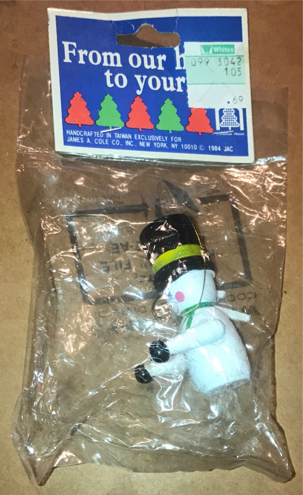 Wooden Snowman   (Christmas) ornament collectible - Main Image 2