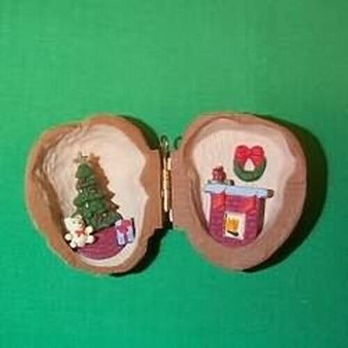 In A Nutshell - Walnut Shell (Walnut Shell) ornament collectible - Main Image 1