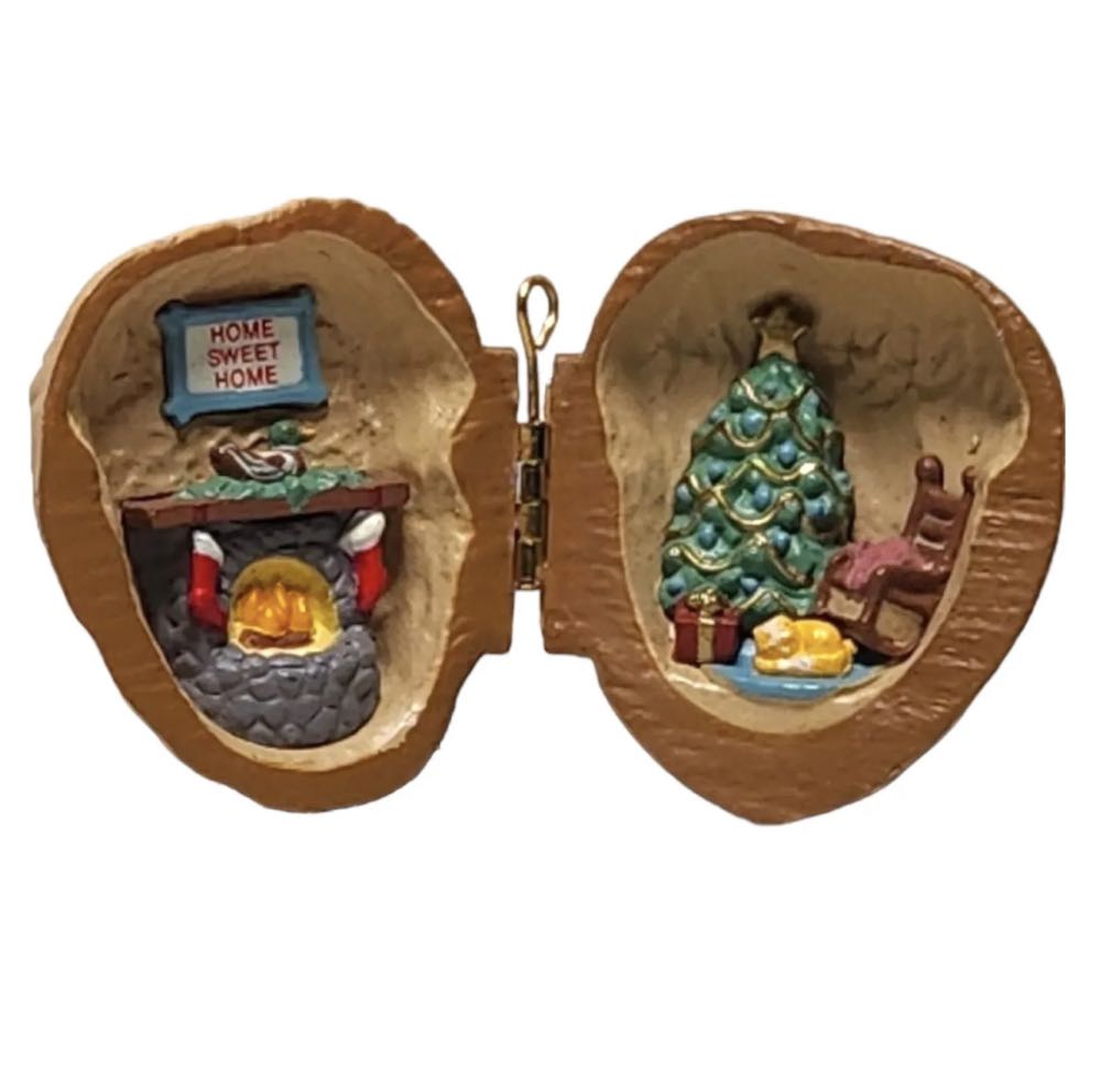 Nutshell Holiday - In A Nutshell, Unofficial Series (Walnut Shell) ornament collectible - Main Image 3