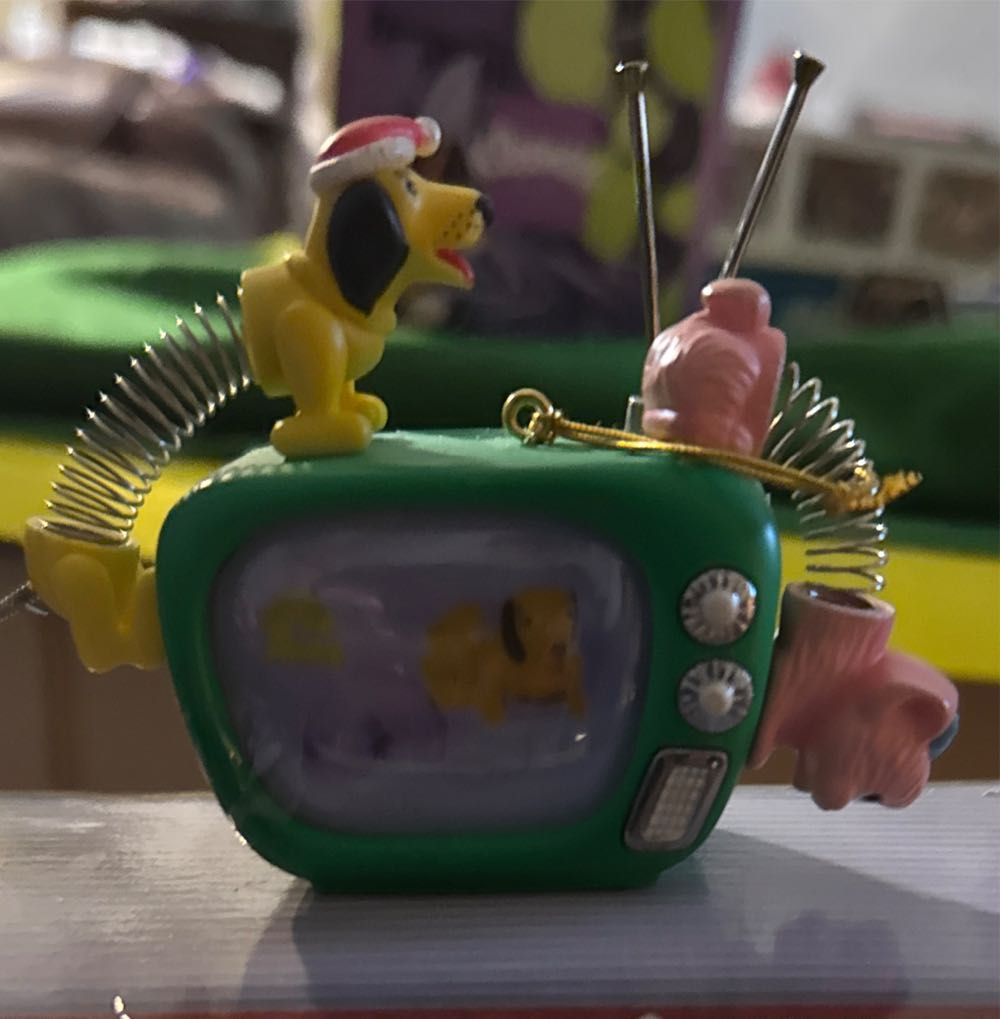 Everyone Knows It’s Slinky - Family Game Night ornament collectible [Barcode 045544377904] - Main Image 3