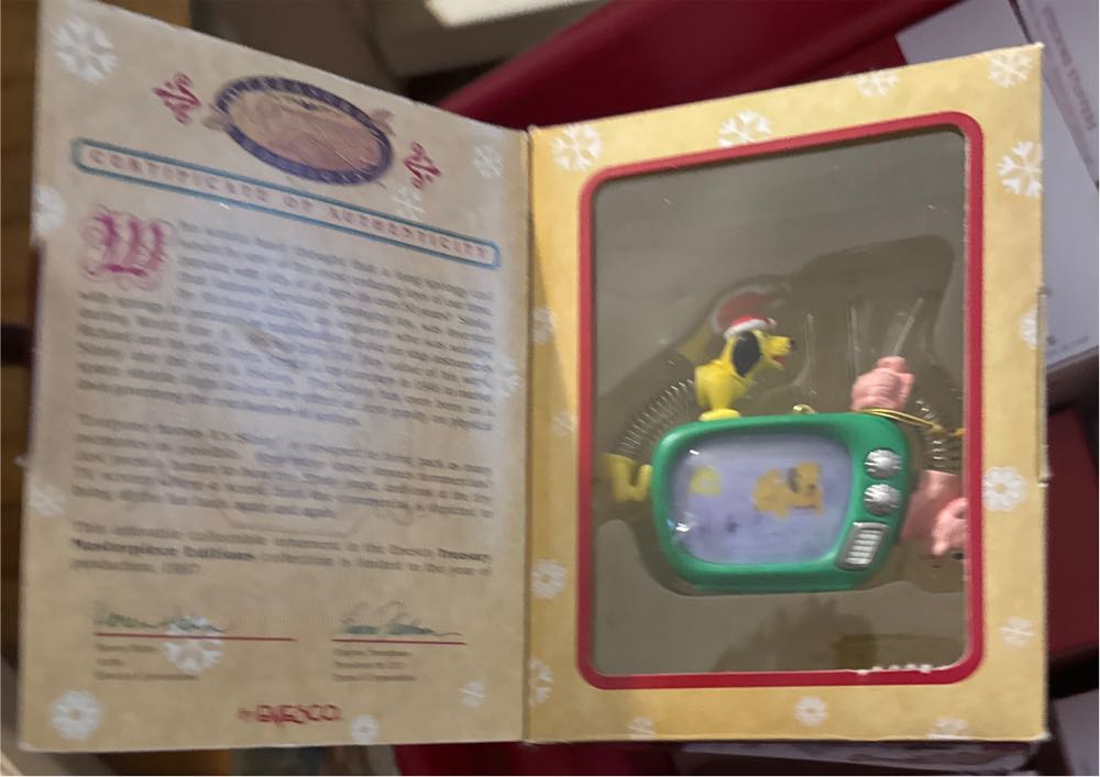 Everyone Knows It’s Slinky - Family Game Night ornament collectible [Barcode 045544377904] - Main Image 4