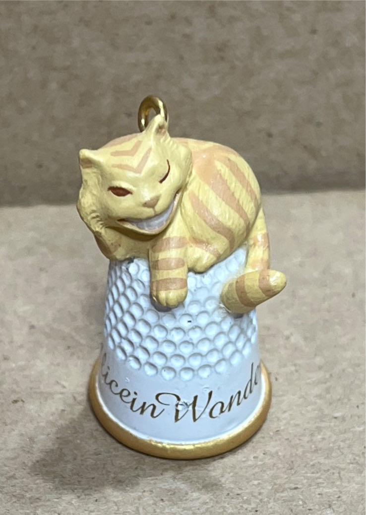 Cheshire Cat Alice In Wonderland - Alice In Wonderland Miniature ornament collectible [Barcode 015012430745] - Main Image 3
