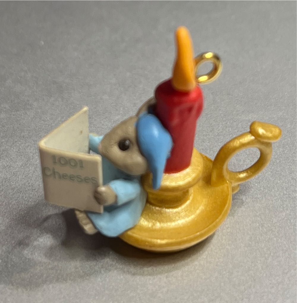 Hallmark Miniature ”christmas Wishes” Excellent Condition - Chris Mouse (Mouse, Candle, Mini) ornament collectible [Barcode 015012213317] - Main Image 3