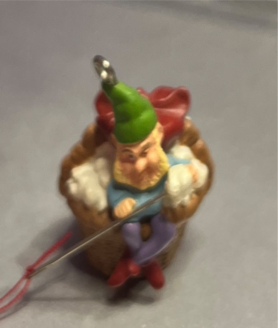 Corny Elf - Elf (Elf, Popcorn, Food, Mini) ornament collectible [Barcode 015012107791] - Main Image 3