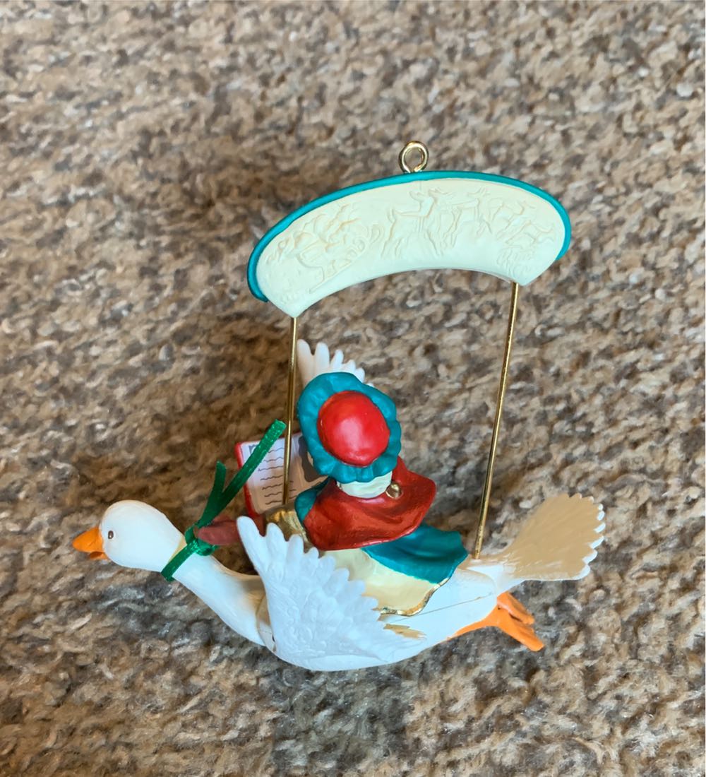 Mother Goose - Artists’ Favorites (Nursery Rhymes) ornament collectible [Barcode 070000027499] - Main Image 4