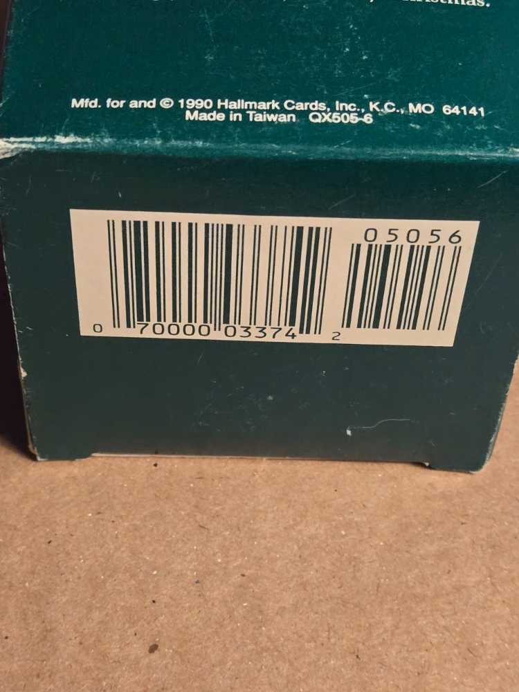 Mr Ashbourne - 1 - Dickens Caroler Bells (Bells) ornament collectible [Barcode 070000033742] - Main Image 3