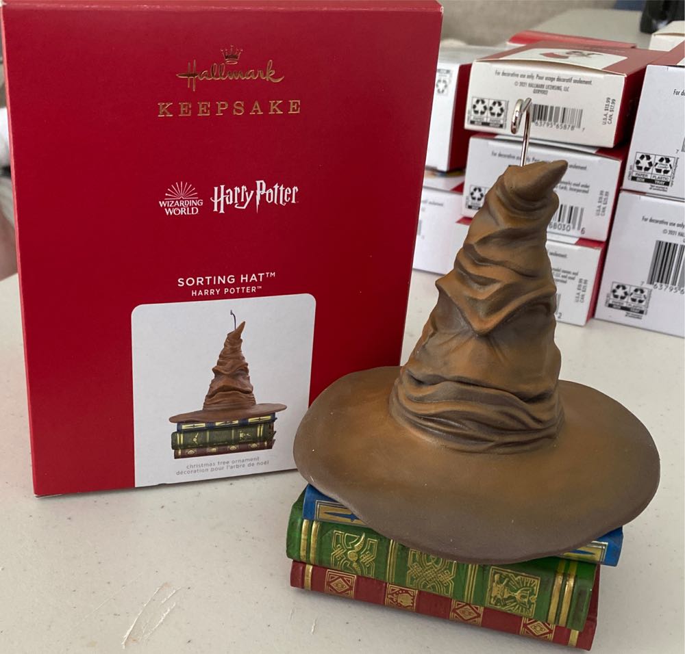 Harry Potter: Sorting Hat 2021 - Wizarding World Of Harry Potter (Harry Potter) ornament collectible [Barcode 763795700455] - Main Image 4
