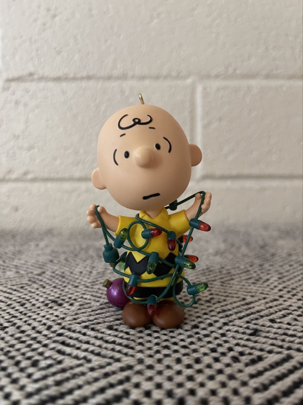 Peanuts - Charlie Brown All Tangled Up - The Peanuts Gang (Peanuts) ornament collectible [Barcode 763795706853] - Main Image 4