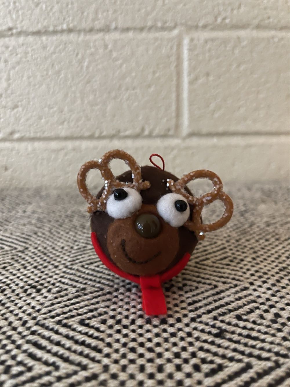 Christmas Cupcakes 2021 Sweet Reindeer Treat Limited Edition - Christmas Cupcakes (Reindeer, Sweets) ornament collectible [Barcode 763795694310] - Main Image 4