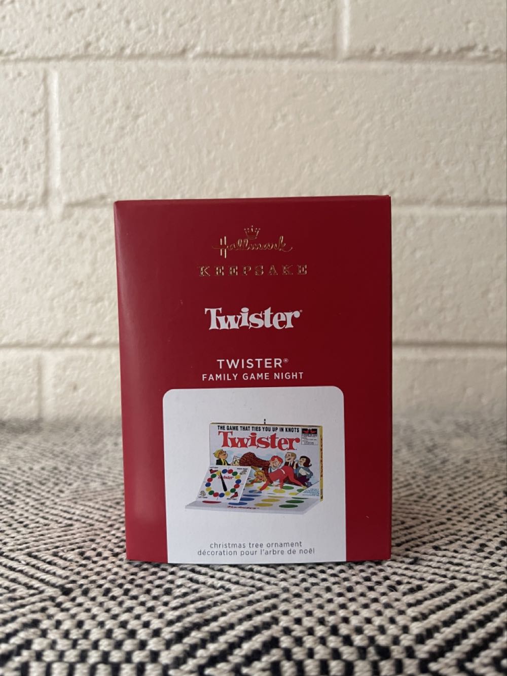 Twister - Family Game Night (Toys and Games) ornament collectible [Barcode 763795707348] - Main Image 2
