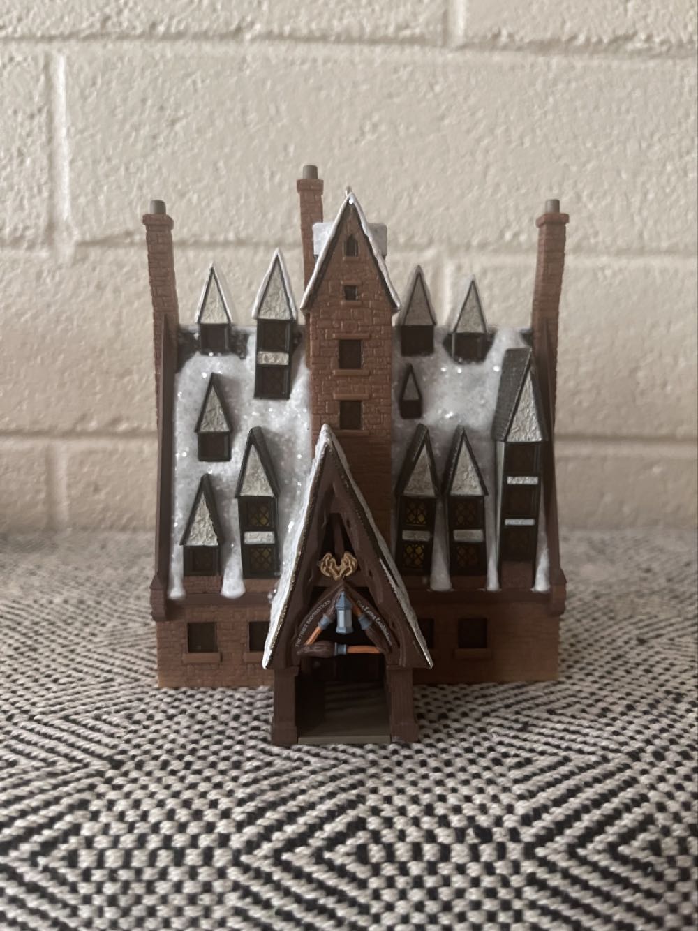 The Three Broomsticks - Harry Potter (Harry Potter) ornament collectible [Barcode 763795659692] - Main Image 4