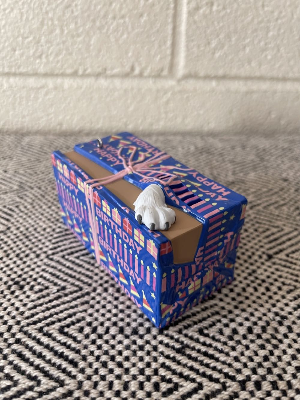 A Gift From Aunt Bethany - National Lampoon’s Christmas Vacation (A Gift From Aunt Bethany) ornament collectible [Barcode 763795700431] - Main Image 4