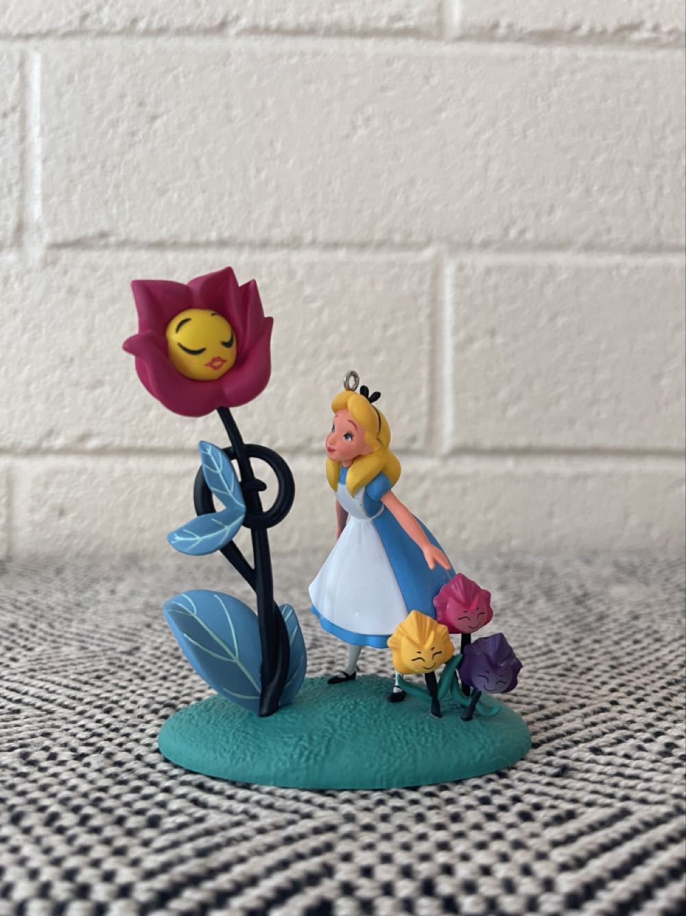 Alice In Wonderland 70th Anniversary - Disney (Disney’s Alice in Wonderland) ornament collectible [Barcode 763795653478] - Main Image 4