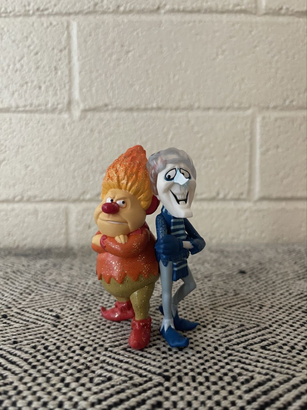 Snow Miser And Heat Miser - The Year Without A Santa Claus (Rankin and Bass) ornament collectible [Barcode 763795672455] - Main Image 4