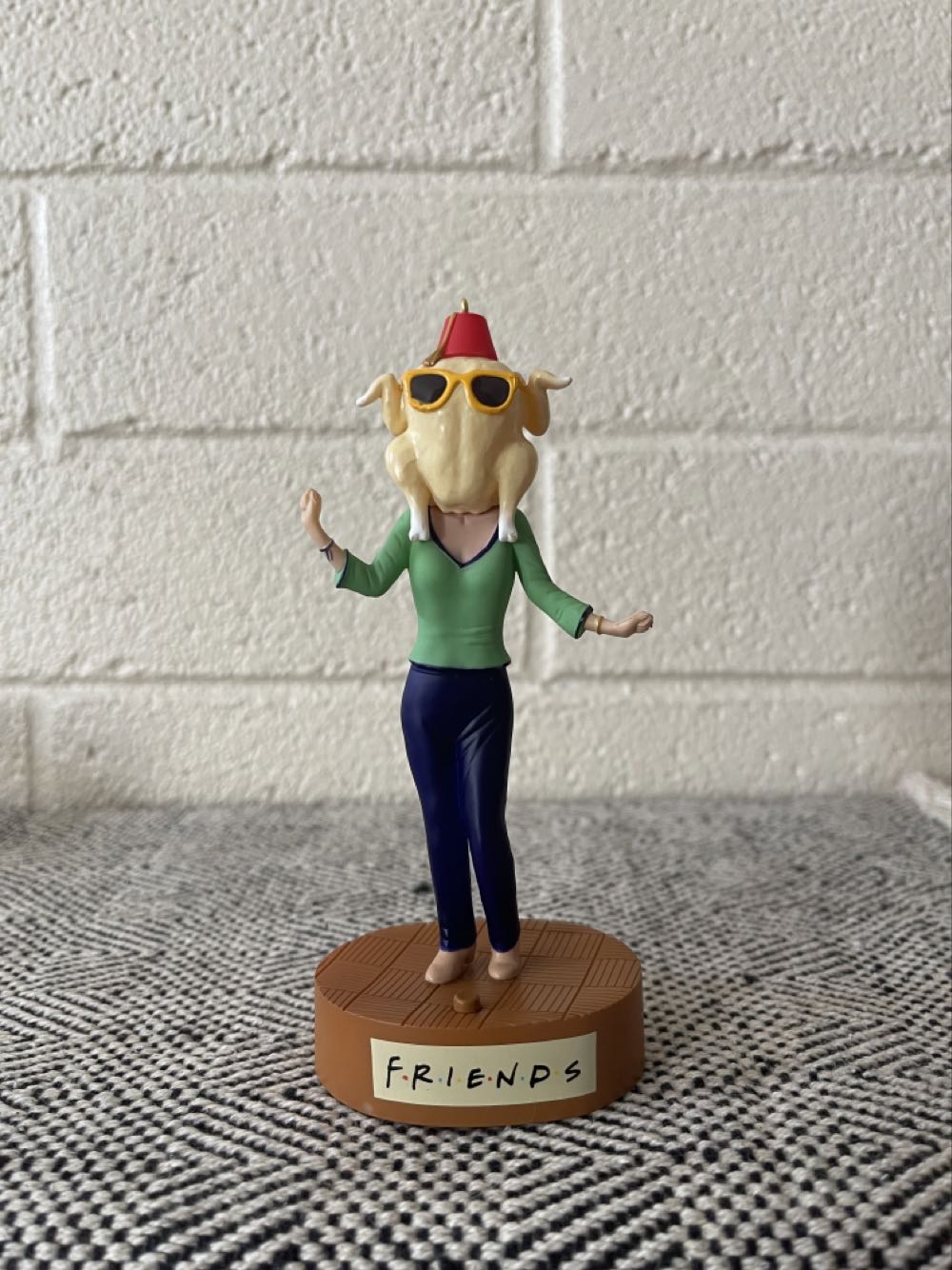 Friends  The One With All The Thanksgivings - Friends (Magic - Sound) ornament collectible [Barcode 763795710492] - Main Image 4